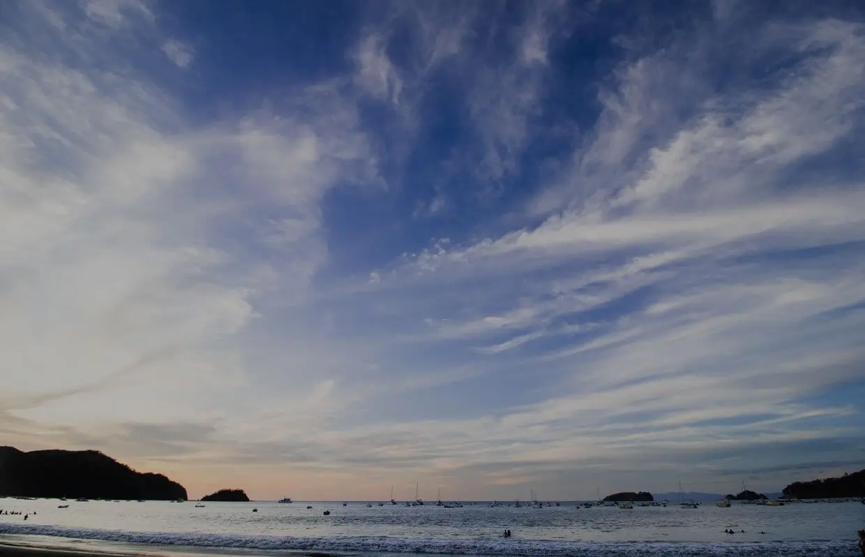 Atardecer en la playa de Costa Rica.